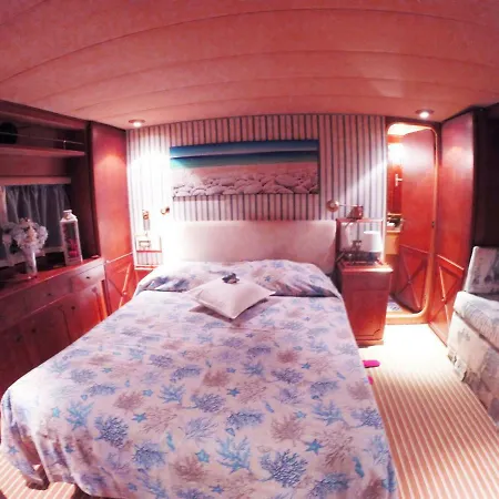 Yacht Botel Salerno