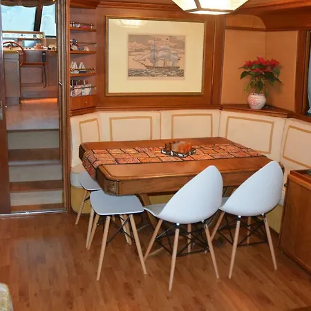 Yacht * Salerno